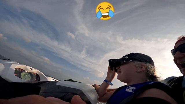 Веселые покатушки на гидроцикле и папа злыдень:))/It's Fun To Ride A Jet Ski And Dad Is Sinister :)
