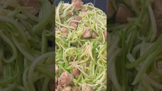 Спагетти из кабачка с индейкой смотреть онлайн