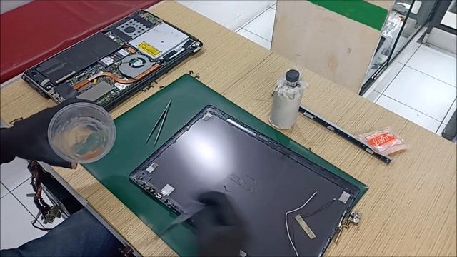 Asus S551L hinge Repair смотреть онлайн