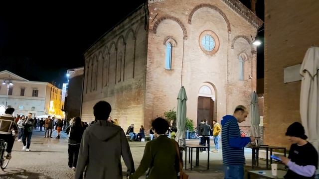 НОЧНАЯ ПРОГУЛКА: ФЕРРАРА - ИТАЛИЯ. Тревел - Туристический гид. смотреть онлайн