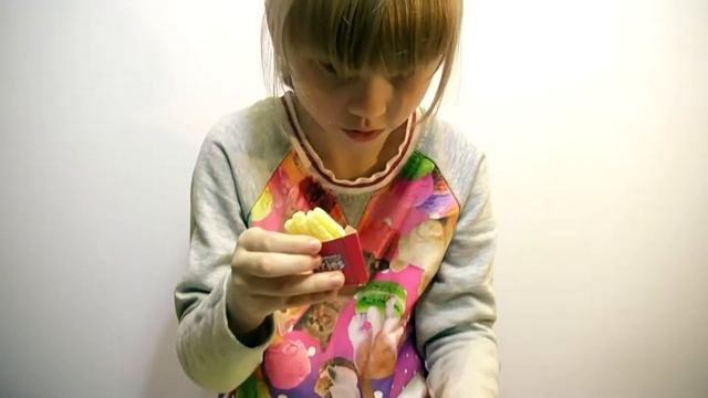 Пицца из мармелада. Мармеладный хот дог и картошка фри.