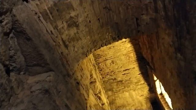 Спускаемся в подземелья Стамбула, чтобы увидеть дворец Константинополя!!! смотреть онлайн