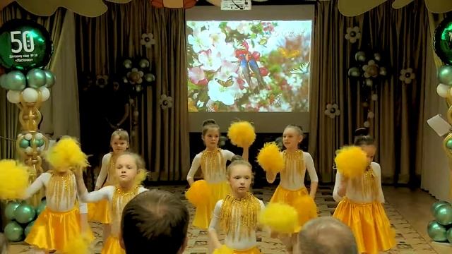 Детский сад №10 "Ласточка" - ТАНЕЦ ЗОЛОТЫХ РЫБОК смотреть онлайн
