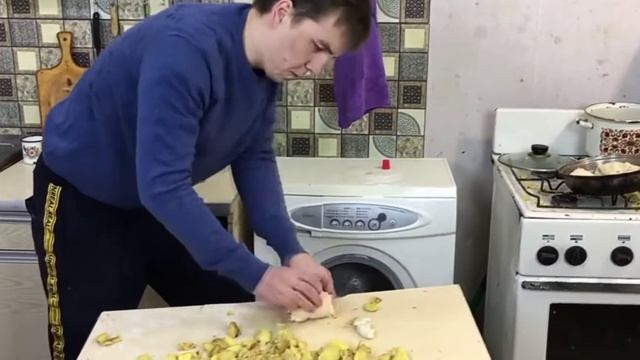 КАК ГОТОВЯТ В ШКОЛЬНОЙ СТОЛОВКЕ смотреть онлайн