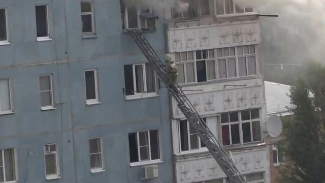 Пожарные спасают людей. г. Армавир (часть 1) смотреть онлайн