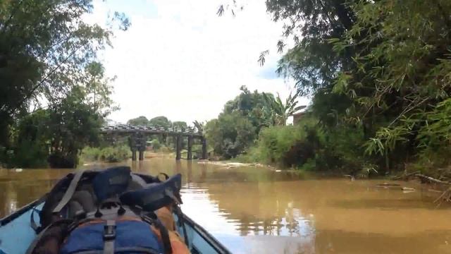 На моторке по Индонезии. Джунгли реки Махакам, о-в Калимантан смотреть онлайн