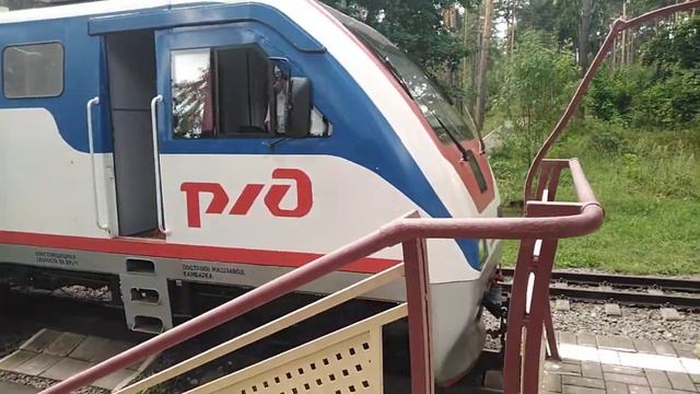 Сцепка с вагонами. Тепловоз Ту10-032. Кратово МДЖД(04.08.21) смотреть онлайн