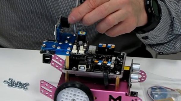 Робот mBot. Конфигурация: сервопривод и гироскоп.