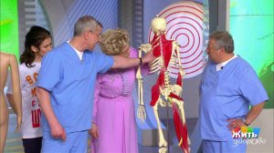 Боль между лопаток. Жить здорово! Фрагмент выпуска от 11.04.2017