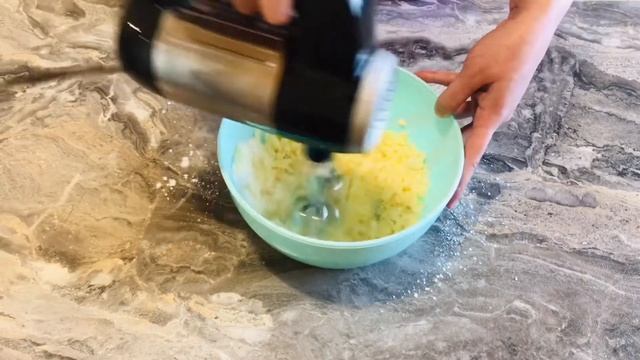 Торт на 8 марта! /ТОРТ ПЕРСИКОВЫЙ / Творожный крем / Крем ЧИЗ / Шифоновый бисквит / Кремовые цветы смотреть онлайн