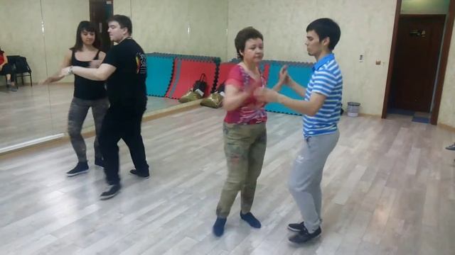 Бачата урок - Начинающие 27.12.14 смотреть онлайн