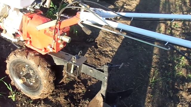 Мотоблок Brait и однорядный окучник смотреть онлайн