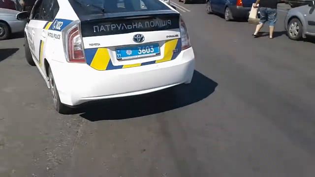 ХАРЬКОВ. Полицейские делают то- что хотят им плевать на Украинцев. смотреть онлайн