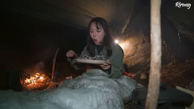 타프 하나로 먹고자는 자연인(여자.ver) / 오골계탕 + 루꼴라 피자 / 막걸리랑 / 솔로 캠핑