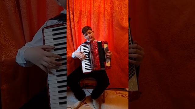 Лыскович Игнат ,13 лет, аккордеон Моцарт В.А.-" Маленькая ночная серенада"(1часть) смотреть онлайн