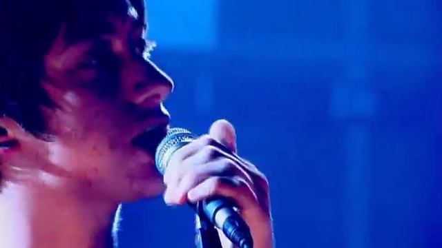 Arctic Monkeys - I Bet You Look Good On The Dancefloor - Live on Jools Holland смотреть онлайн