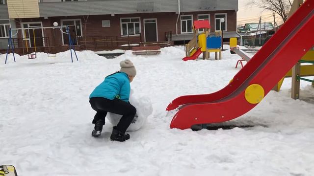 Цель - разбить по полам снеговика. смотреть онлайн