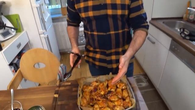 ГЛАЗИРОВАННЫЕ КУРИНЫЕ КРЫЛЫШКИ,ГОТОВЬТЕ СРАЗУ ДВОЙНУЮ ПОРЦИЮ! смотреть онлайн