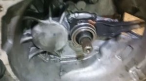 Outlander замена сцепления замена подшипника первичного вала снятие МКПП профилактика часть 1