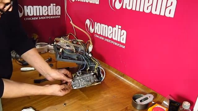 Кофемашина SAECO Vienna течёт вода. Ремонт бойлера.