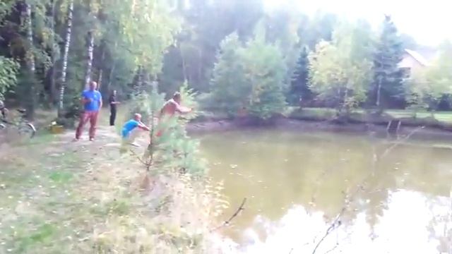 Прыжок в воду по колено!!! смотреть онлайн