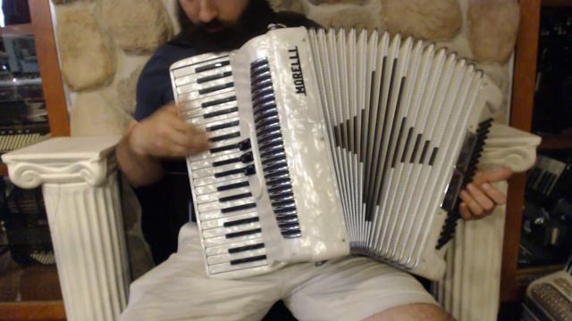 5478 - White Pearl Morelli Piano Accordion LM 41 120 $799 смотреть онлайн