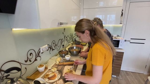 VLOG: Готовим СТОЛ/ Женский ДЕНЬ смотреть онлайн