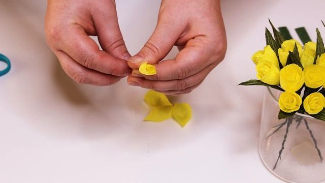Мелкоцвет из гофрированной бумаги / DIY Flowers made of corrugated paper смотреть онлайн