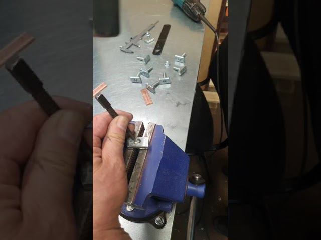 Производство Т-болта М8х35.( при помощи страт-гайки М8 и шпильки М8) смотреть онлайн