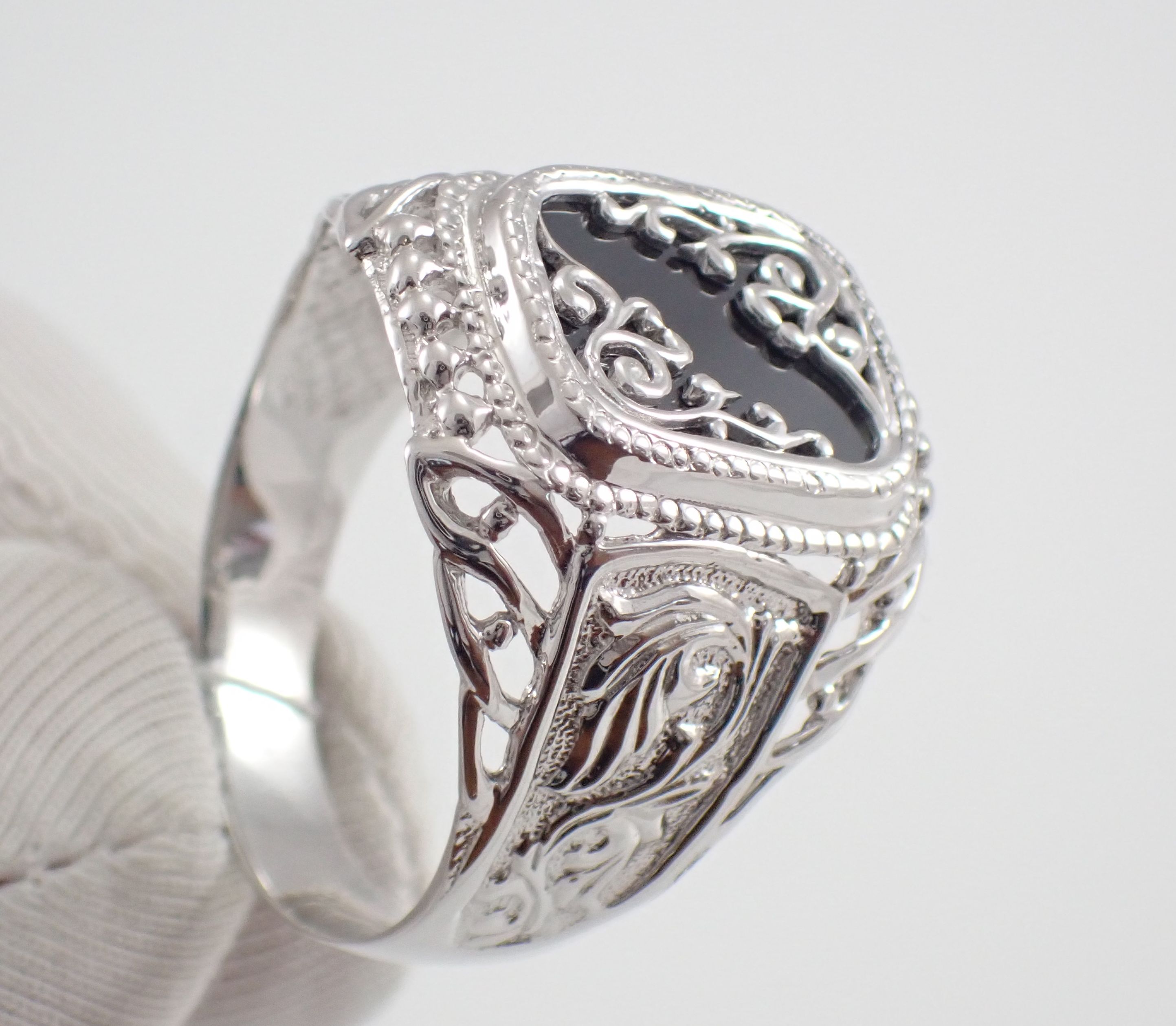 Печатка Мужская, инкрустация серебром, Артикул КМ-99_12_с, серебро 925 пробы смотреть онлайн