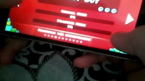 Пацан разбил телефон когда играл в geomayry dash!