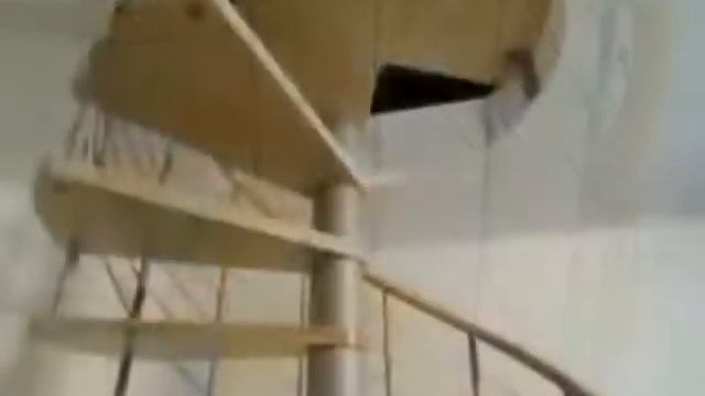 Итальянская винтовая лестница Arke Kloe смотреть онлайн