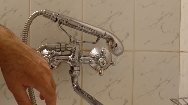 Обзор душевой лейки в ванной с встроенным краном для удобства и экономии воды смотреть онлайн