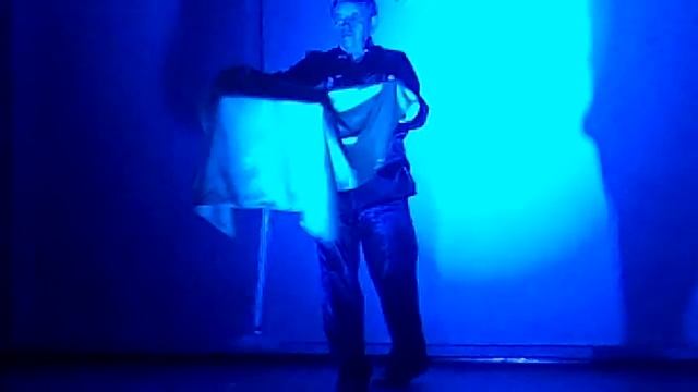 Необычный фокус "летающий стол " смотреть онлайн