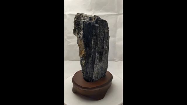 минерал Турмалин черный (Шерл) 6х8х20 см смотреть онлайн