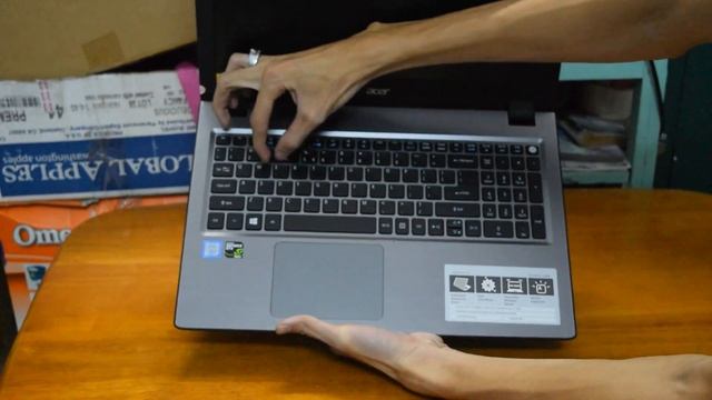 Trên tay Acer Aspire V15 (V5-591G) – Cấu hình tốt, tính giải trí cao, giá dễ chịu смотреть онлайн