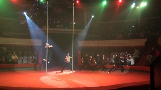 Акробаты на мачтах п/р А.Чан Мин смотреть онлайн