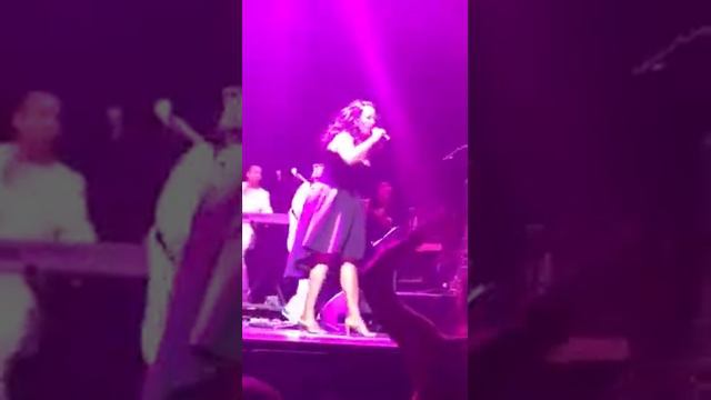 Claudja Barry performing Boogie Woogie Dancing Shoes смотреть онлайн