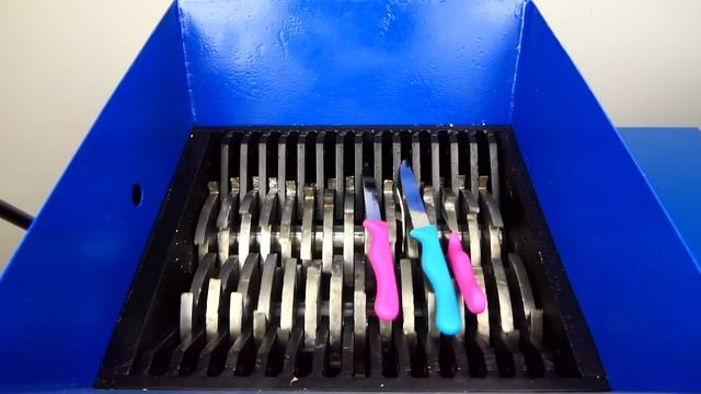 SHREDDING MEGA STRESS BALLS! AMAZING VIDEO! смотреть онлайн