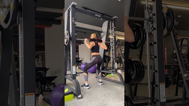 Делаем ягодицы красивыми #попакач #присед #fitness #fitnessmotivation #деньног #тренажер смотреть онлайн