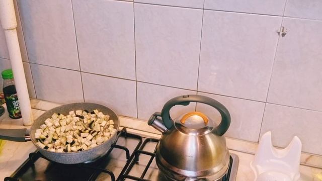 ВЛОГ: Готовим наивкуснейший салат с говядиной и баклажанами??? смотреть онлайн