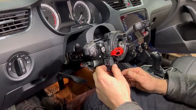 Замена подрулевого переключателя Octavia A7 на СТО «ОнлиШкода» Парнас? смотреть онлайн