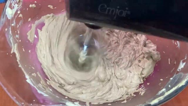 mocha buttercream frosting without confectioners sugar/ using condense milk смотреть онлайн