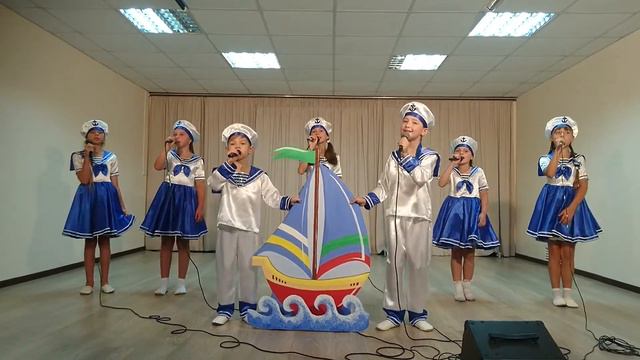 пісня "Куда плывет кораблик", зразковий художній колектив вокальний ансамбль "Каприз" смотреть онлайн
