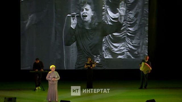 Зөһрә Шәрифуллина Кайда сез яшьлек елларым?  җырын башкара