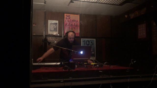 Alex Plant - I see (live at Radio Kanal 103) смотреть онлайн