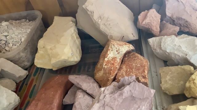 История моих запасов. В продаже есть немного мела и глины. смотреть онлайн