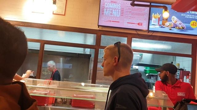 Аэропорт им. Бен-Гуриона. Зал отлетов. смотреть онлайн