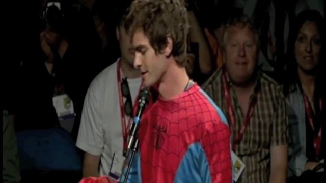 Andrew Garfield & Emma Stone Comic-Con - "The Amazing Spider-Man" Panel Highlight смотреть онлайн