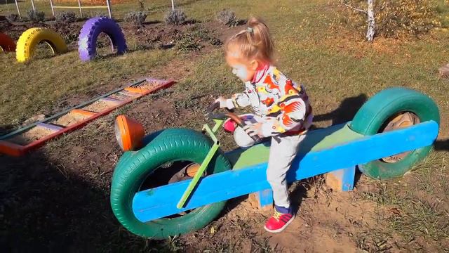 nursery rhymes kids song Полина и Каролина Прогулка по осеннему саду #PoNaBi #KidsTV смотреть онлайн